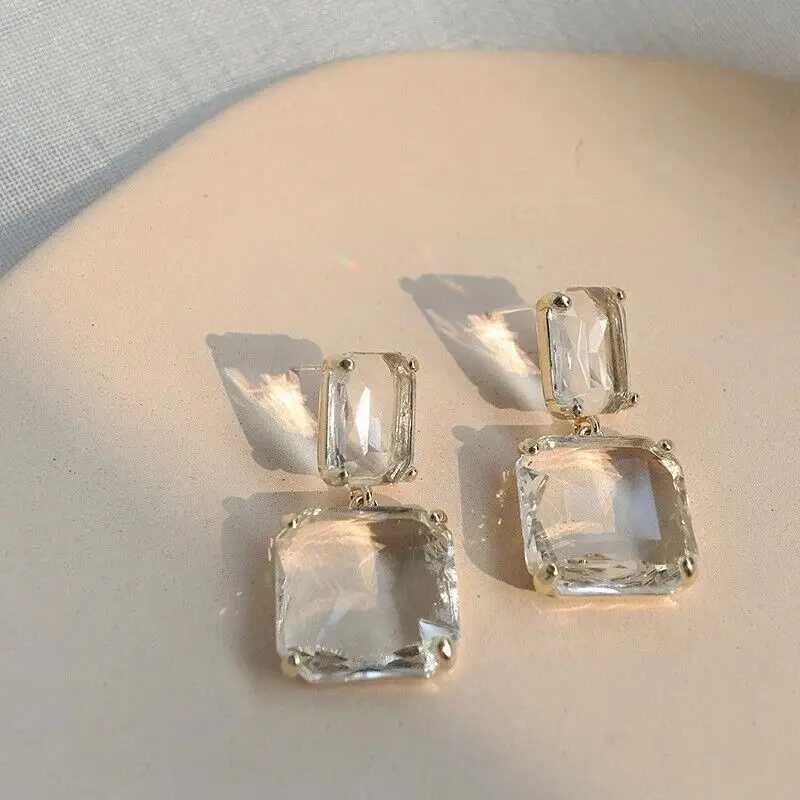 Transparent square glass crystal pendant earrings suitable for Bohemian women fashionable geometric pendant earrings wedding jewelry Y250401