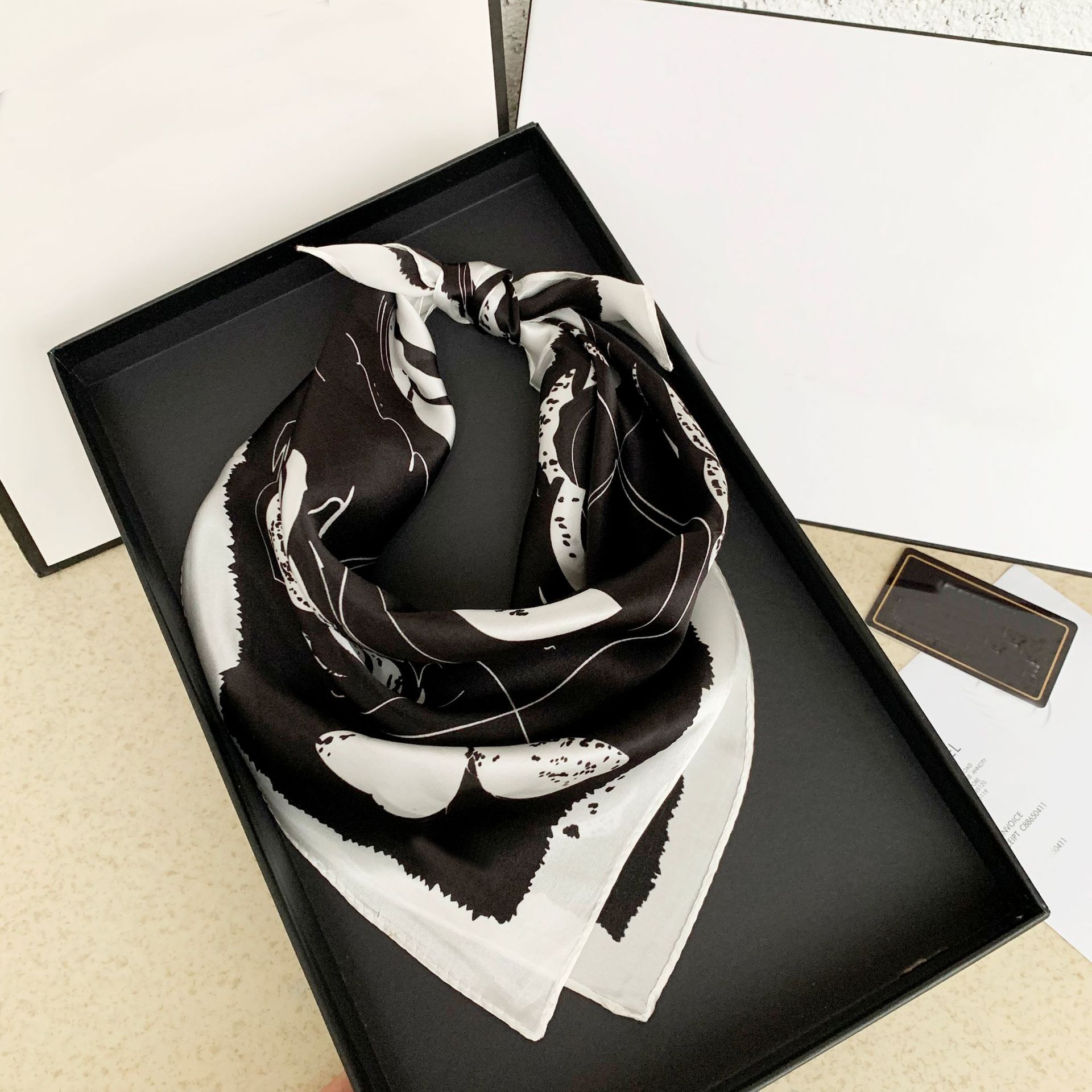 Deigner Scarf Scarv… - image