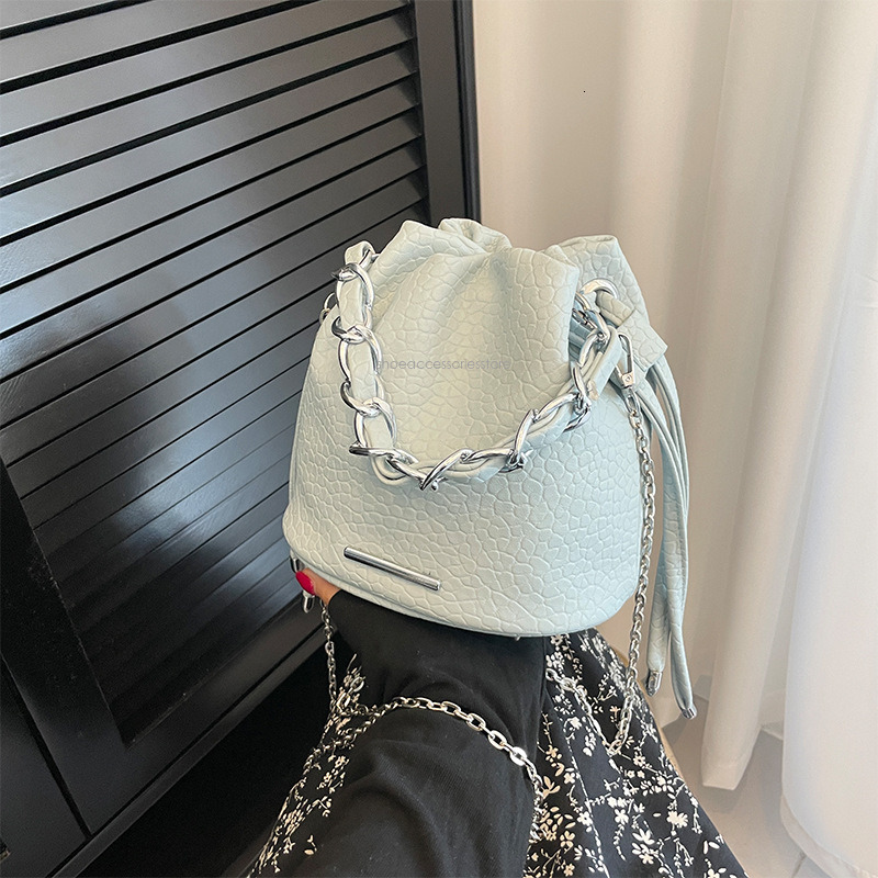 New Free Shipping Designer Bag Chain Bucket Hand-held Shoulder For Women's Summer 2025 New Niche Design, High-end And Versatile Commuting Crossbo