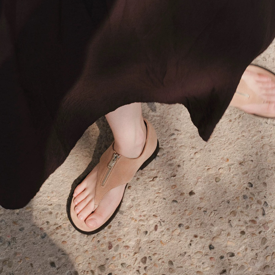 Sheepskin version ~ niche clip-on front zipper back bag flat Roman sandals women's open toe leather herringbone triangle slippers2025