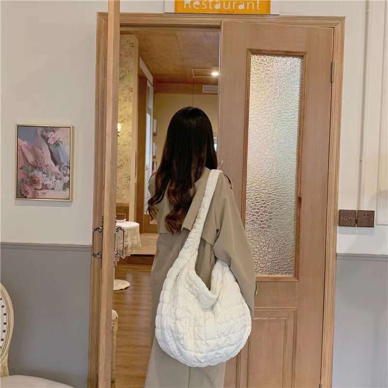 2025 NEW Spring/Summer Cloudy Lingge Folded Big Leisure Personalized Quilt Lightweight and Large Capacity Crossbody Dumpling Bag, Female