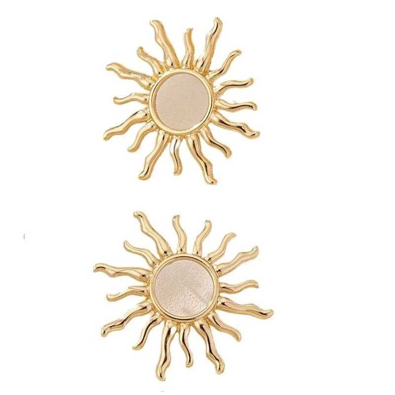 1 pair of stylish and elegant sunflower stud earrings suitable for womens holiday party gifts OL fashion jewelry earring accessories Y250401