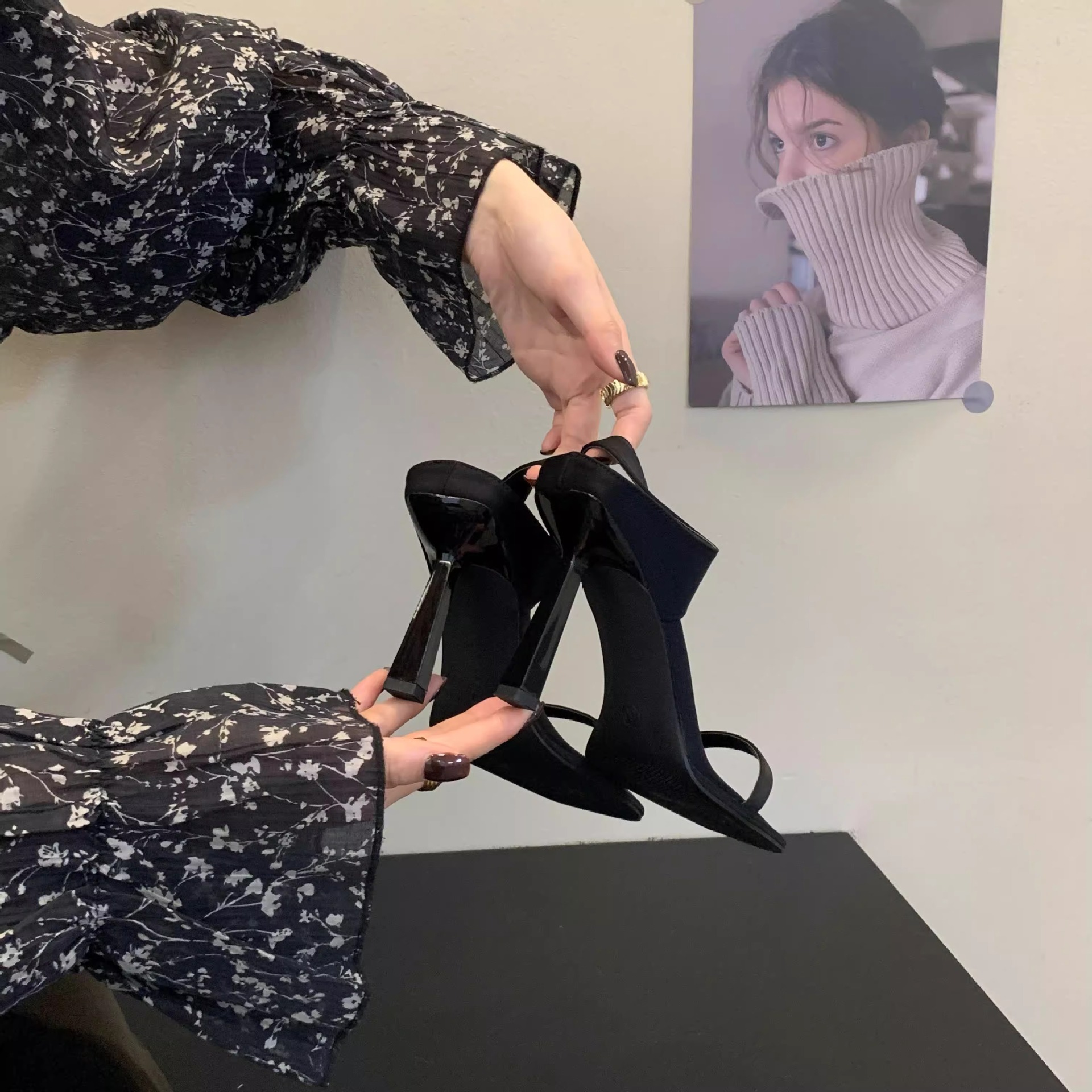 Slippers with fine heels free Shipping Designer Slipper Square sandals One word with cool slippers Women wearing high heels sandals outside 2025