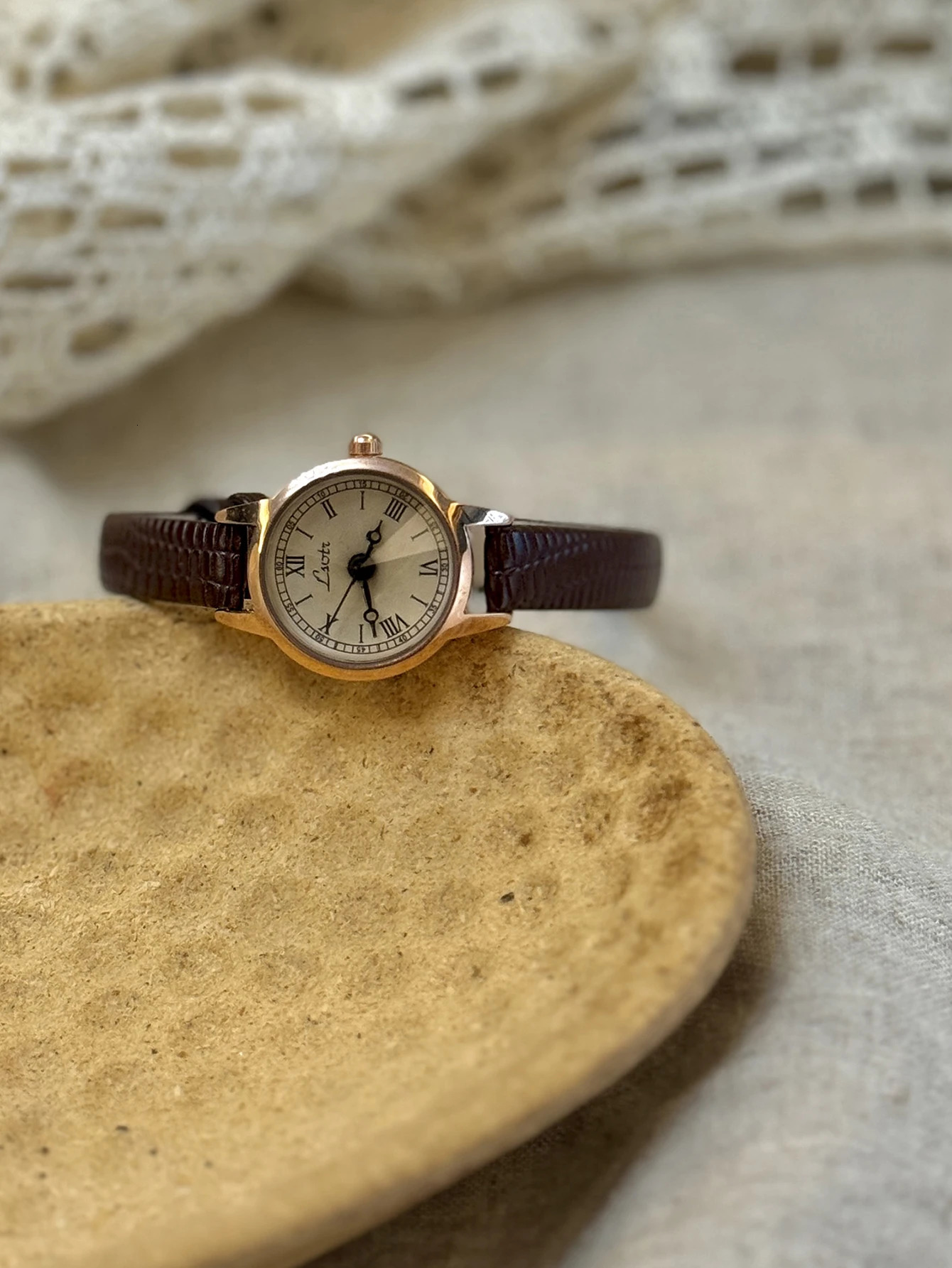 1pc Retro Leisure Elegant Women Coffee Brown Leather Strap Watch Small Exquisite Round Dial With Rhinestone Decor Suitable F 251031