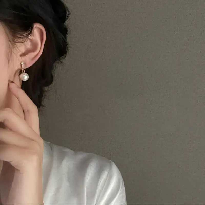 2025 New Arrival Simple And Exquisite Imitation Pearl Stud Earrings For Women Fashion Cute Sweet Crystal Jewelry Party Gifts Y250401
