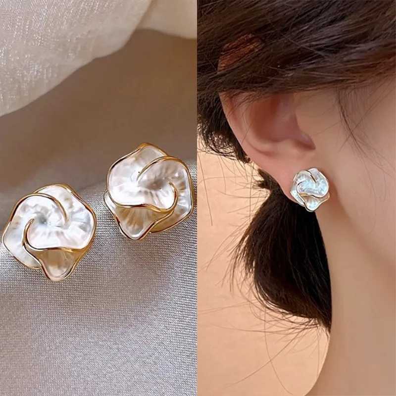 Korean Luxury Fashion Camellia Ins Niche Design Kolden style earrings Y250401