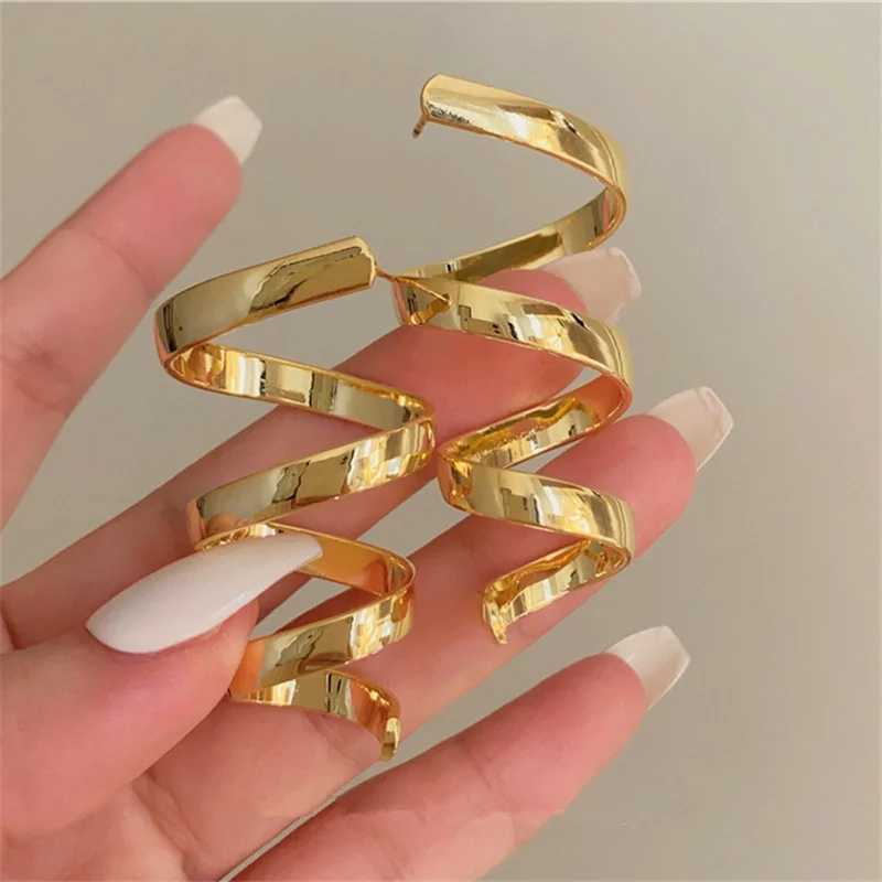 Metal Geometric Hollow Screw Earrings Fashion Jewelry Gifts Y250401
