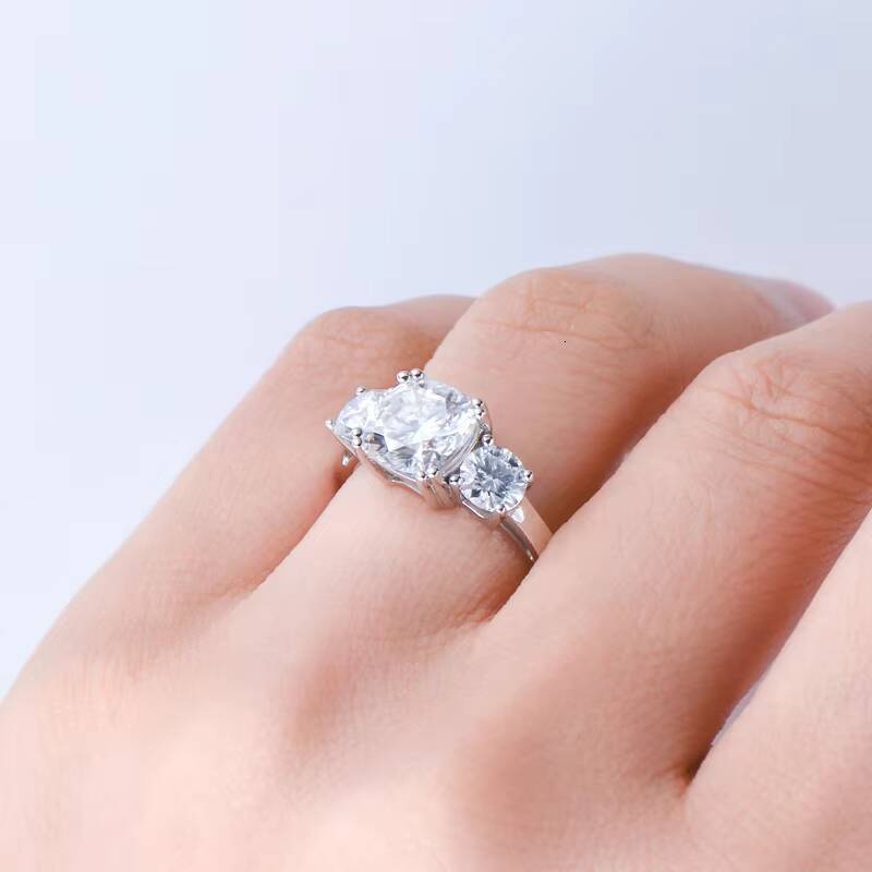 GRA Wedding Band Jewelry 925 Sterling Silver Cushion Cut Three Stone 35cttw D Moissanite Engagement Rings for Women