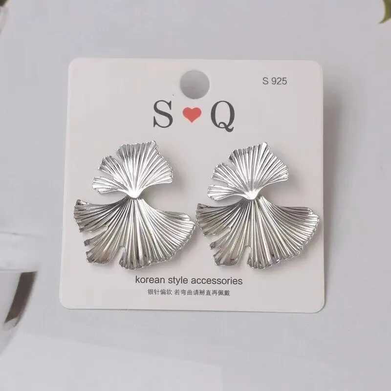 Simple Silver Color Metal Big Plant Ginkgo Leaf Earrings Womens Fashion Statement Stud Earrings Jewelry Gift Pendant Y250401