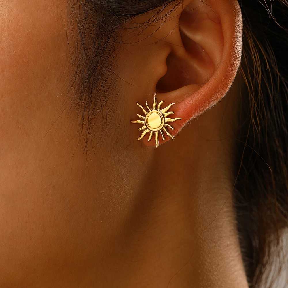 Stainless steel earrings vintage fashion elegant temperature plant sunflower earrings womens jewelry daily decoration Y250401