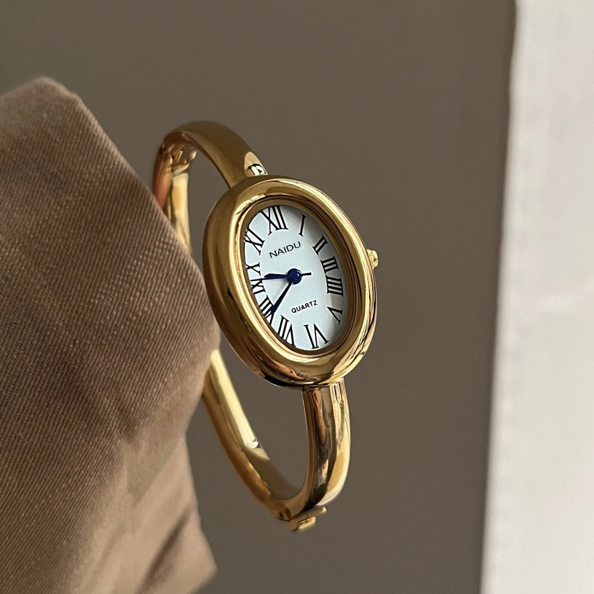 Elegant Womens Oval Vintage Quartz Analog Watch Fashionable Watch Band Box Included Perfect Gift Stylish Jewelry Accessory 251031