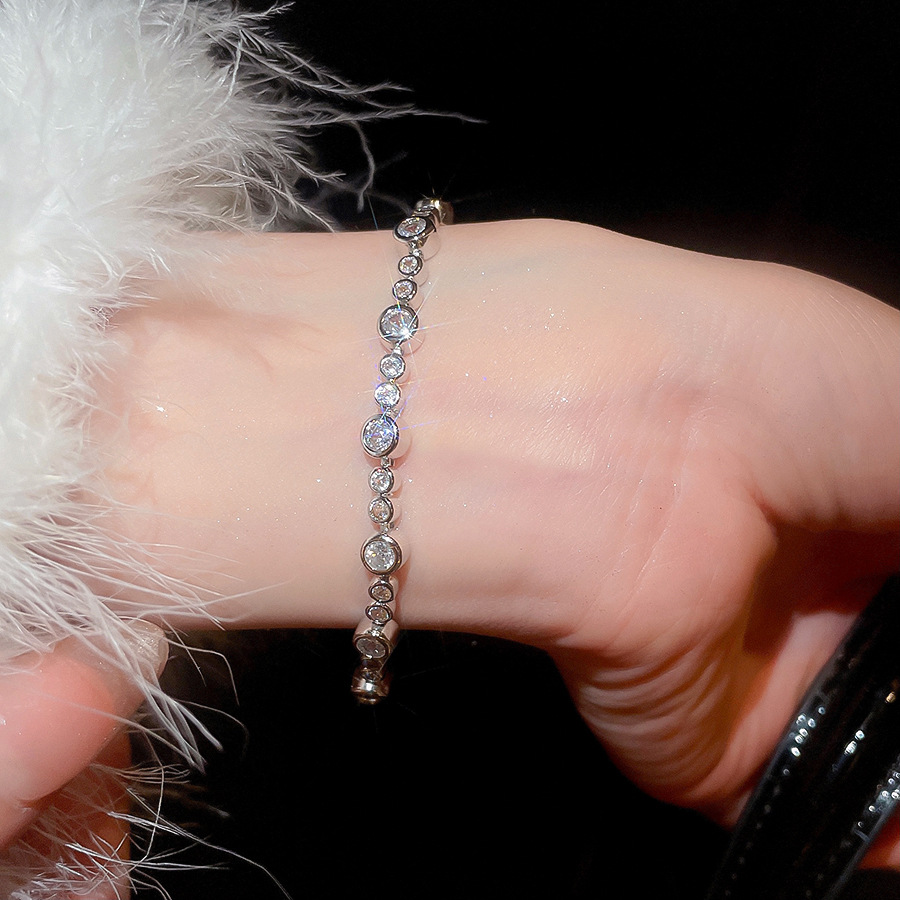 Korean Style INS Zircon Round Light Luxury High-End Feel Bracelet Simple Niche Design Sense Elegant Jewelry Wholesale - view 4