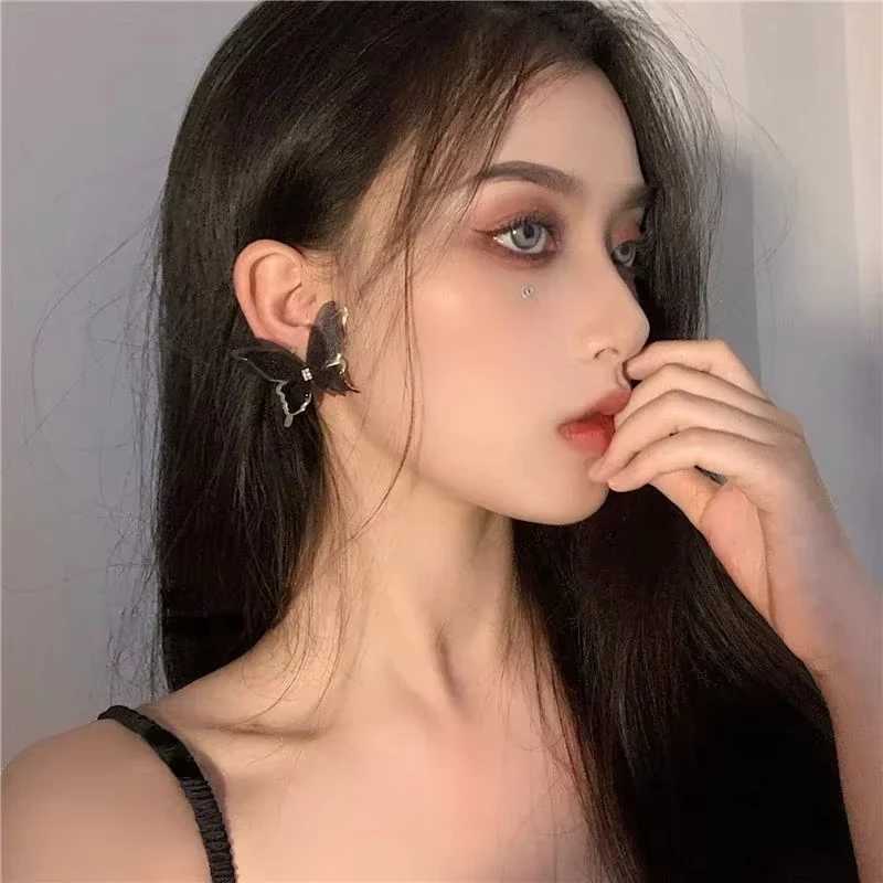 FTCY hollow mesh butterfly stud earrings suitable for women fashionable and elegant cute female earrings party jewelry gifts Y250401