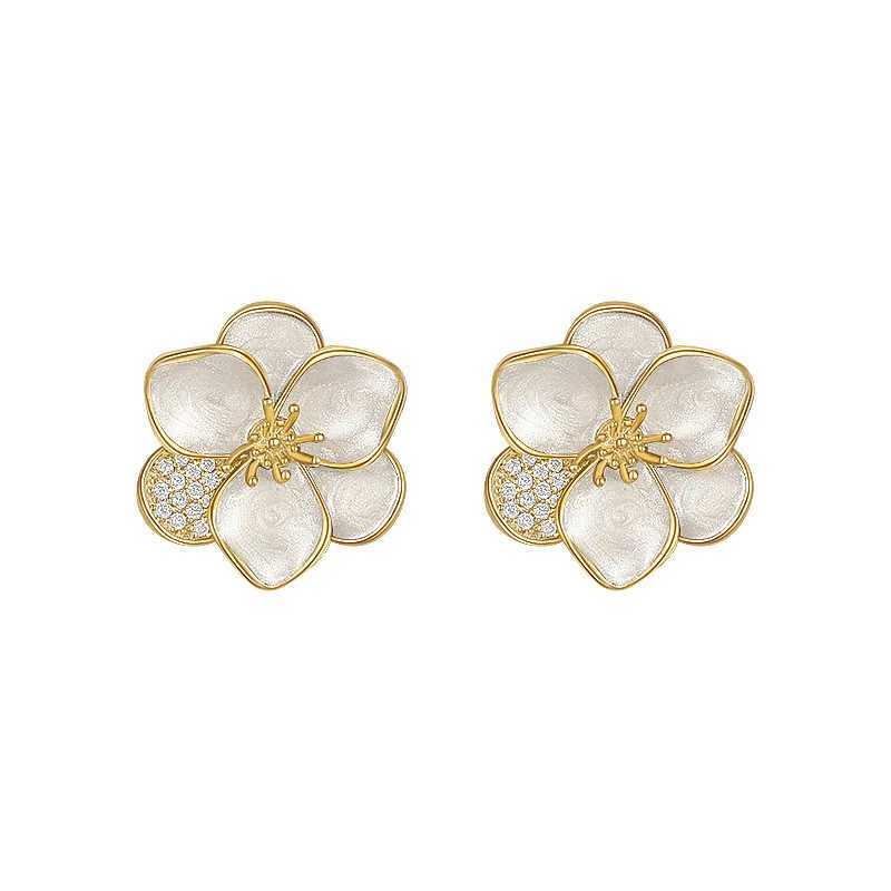 French Light Luxury Vintage Elegant White Flower Stud Earrings For Women Fashion Cute Sweet Crystal Jewelry Party Gifts Y250401