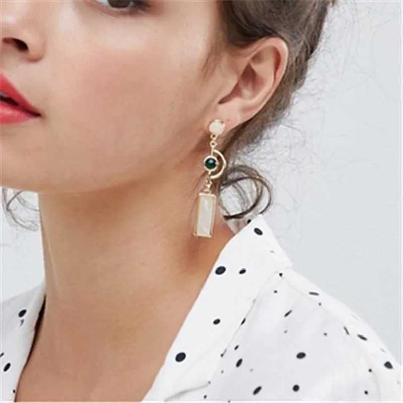 Irregular Geometry Resin Drop Earrings Gold Hollow Metal Pendant Earrings Womens Accessories Y250401
