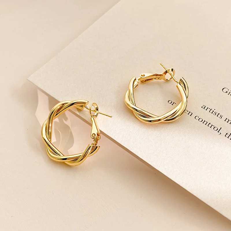 2023 New Arrival Trendy Simple Geometric Twist Hoop Earrings For Women Fashion Gold Color Metal Party Pendiente Y250401
