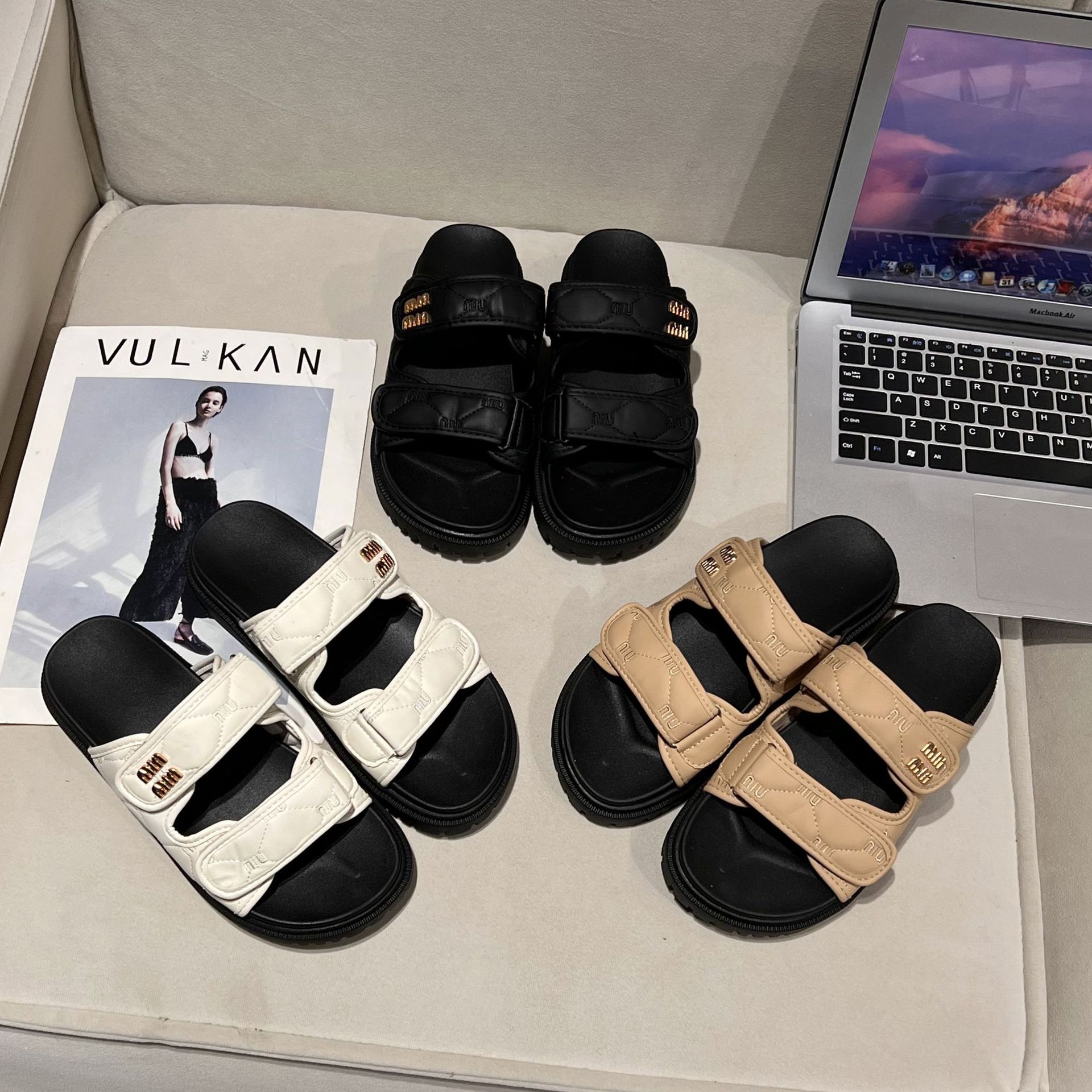 Hot new free shipping deisgner sandals for womens flat sandals black beige khaki Summer new outdoor casual sandals