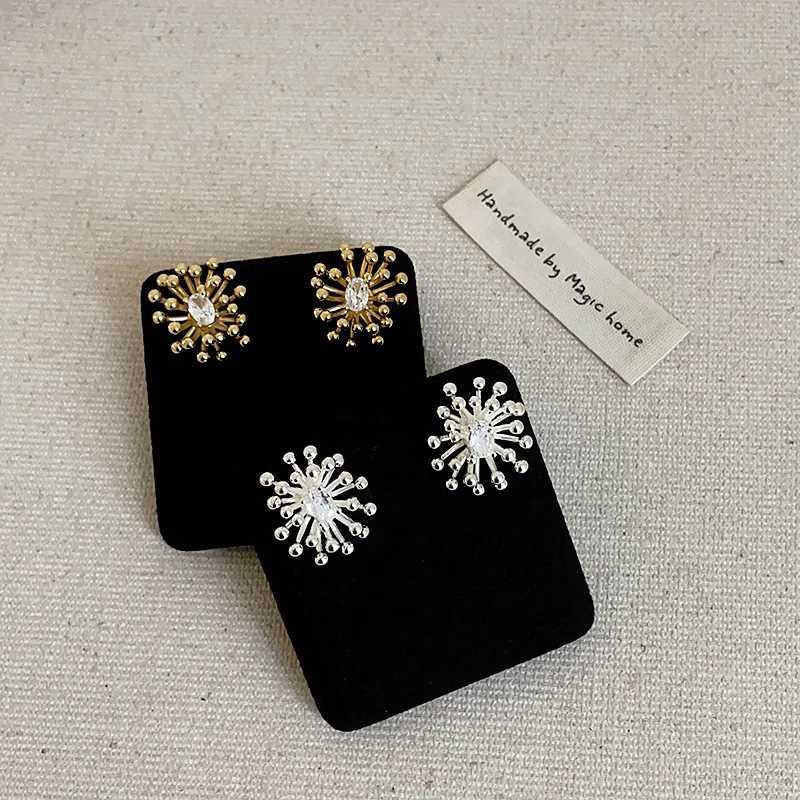 2025 New Arrival Light Luxury Fireworks Zircon Stud Earrings For Women Fashion Elegant Geometry Jewelry Party Gifts Y250401