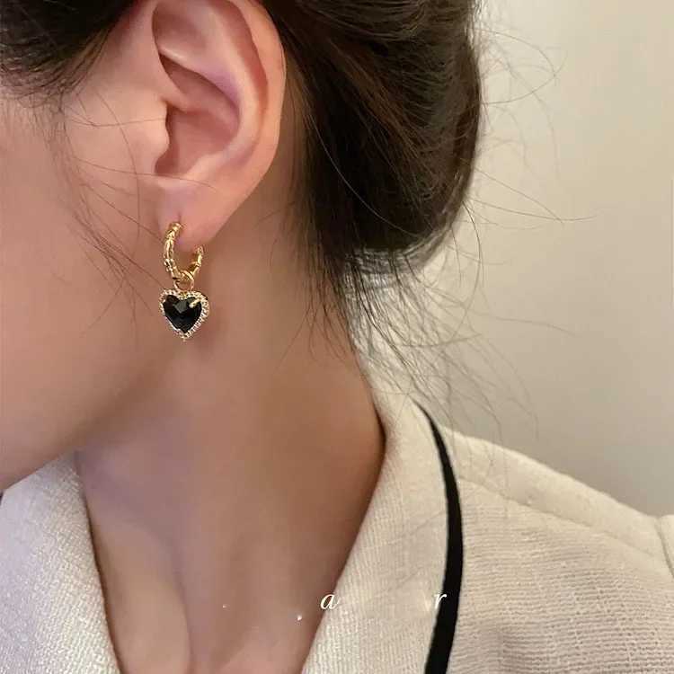 Xinyi Fashion Black Love Heart Zircon Drop Earrings for Women Couple Creative Elegant Holiday Party Jewelry Accessories Y250401