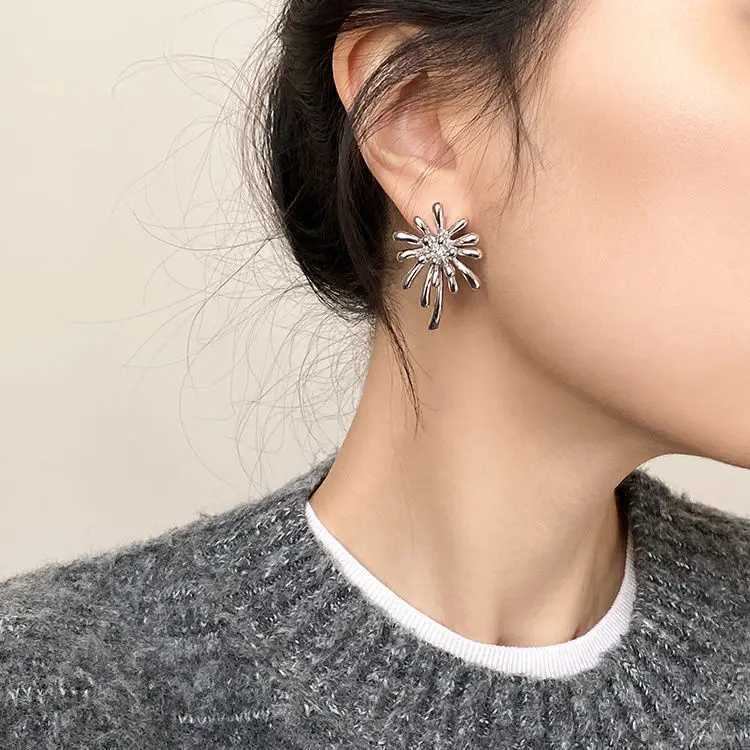 French Elegant Niche Unique Design Cool Fireworks Stud Earrings For Women Fashion Cute Simple Geometry Jewelry Party Gifts Y250401