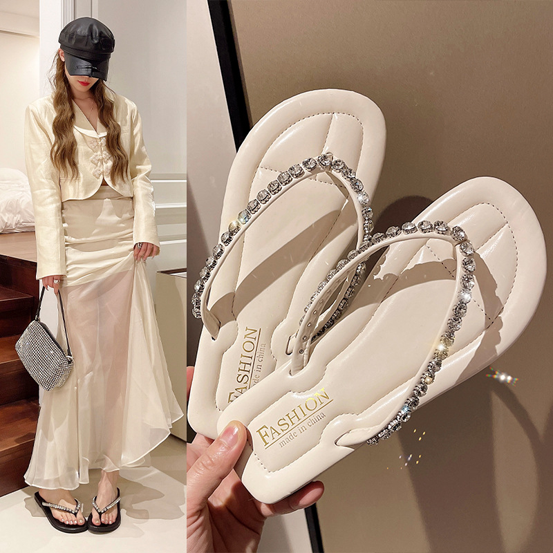 free Shipping Flip flops sandals Designer Flat slippers Casual women wearing sandals outside Beach sandals 2025