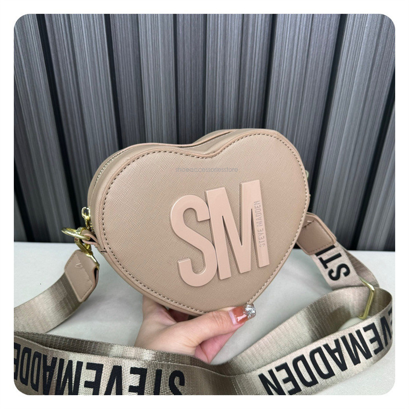 New Free Shipping Designer Bag Women's 2025 Valentine's Day New Fashionable And Popular Letter Solid Heart Shaped Single Shoulder Bag Bags