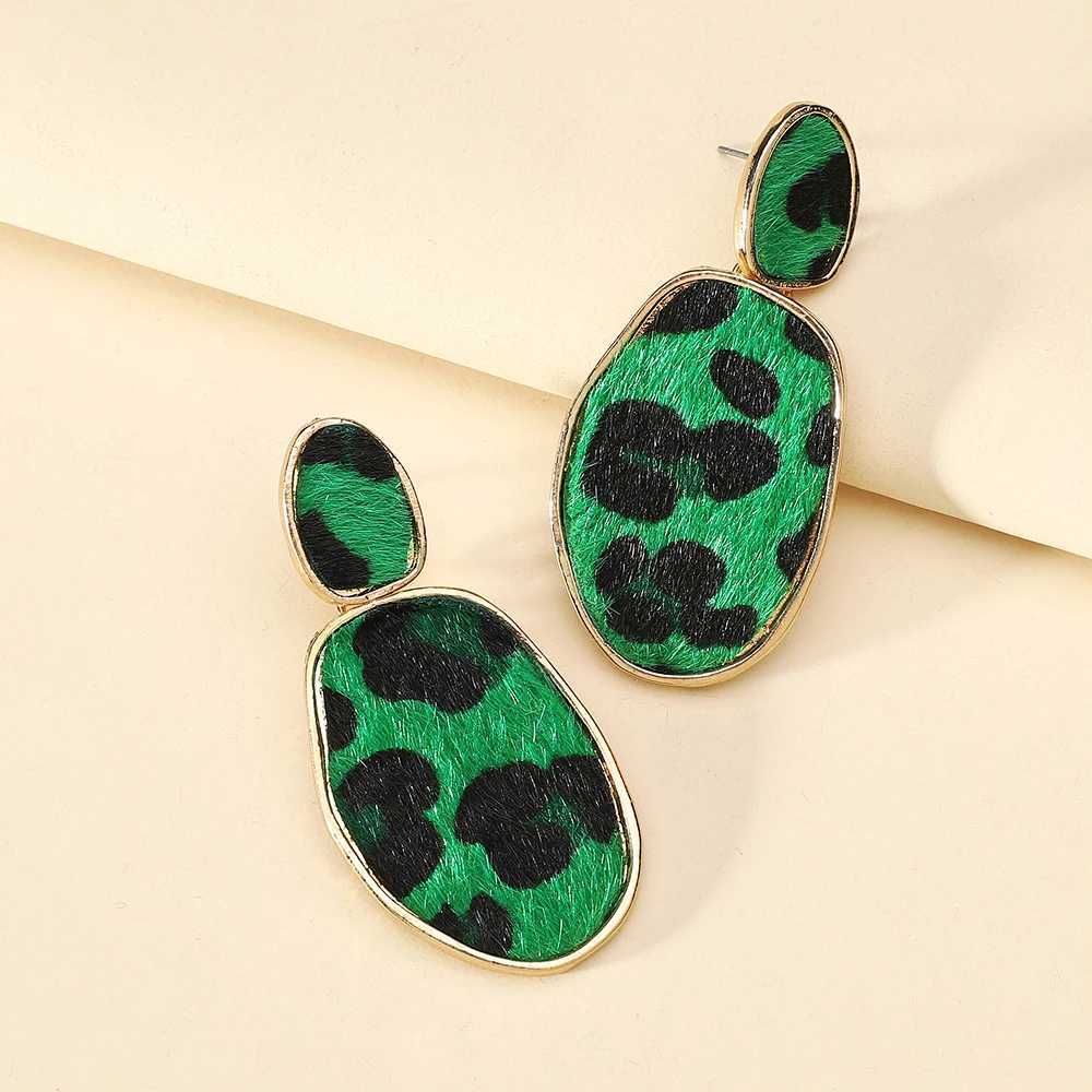 New metal green pattern decoration large pendant earrings suitable for womens trend luxury design retro jewelry party decoration accessories Y250401