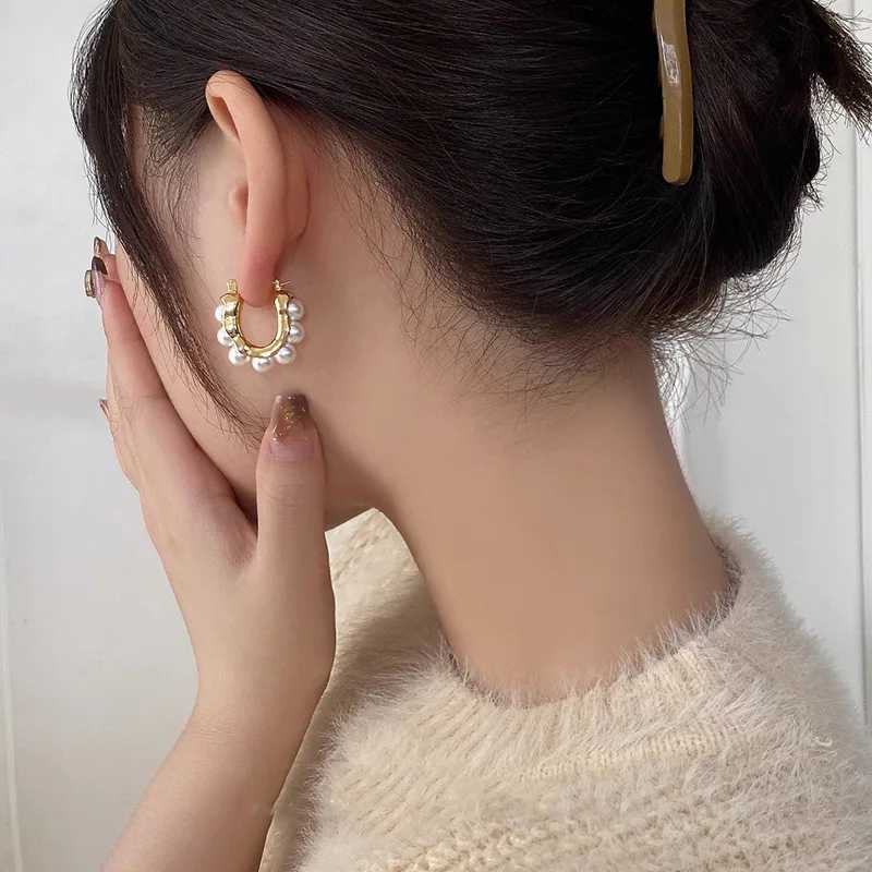 2023 New Arrival Retro Elegant Imitation Pearl Oval Hoop Earrings For Women Fashion Classic Geometric Jewelry Gifts Y250401