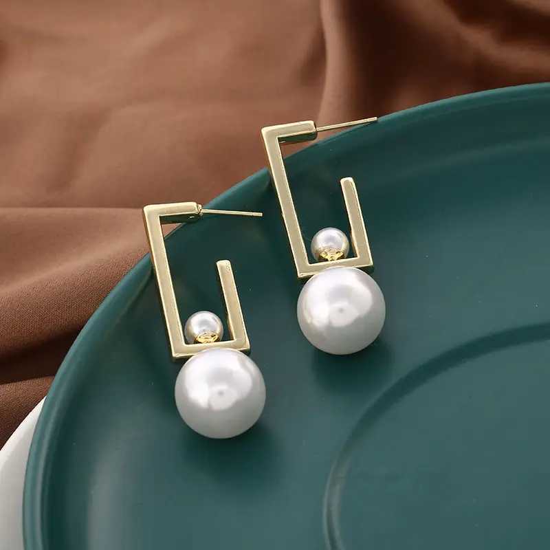 New trend fashion Exaggerate advanced small perfume three in one female pearl earrings Y250401