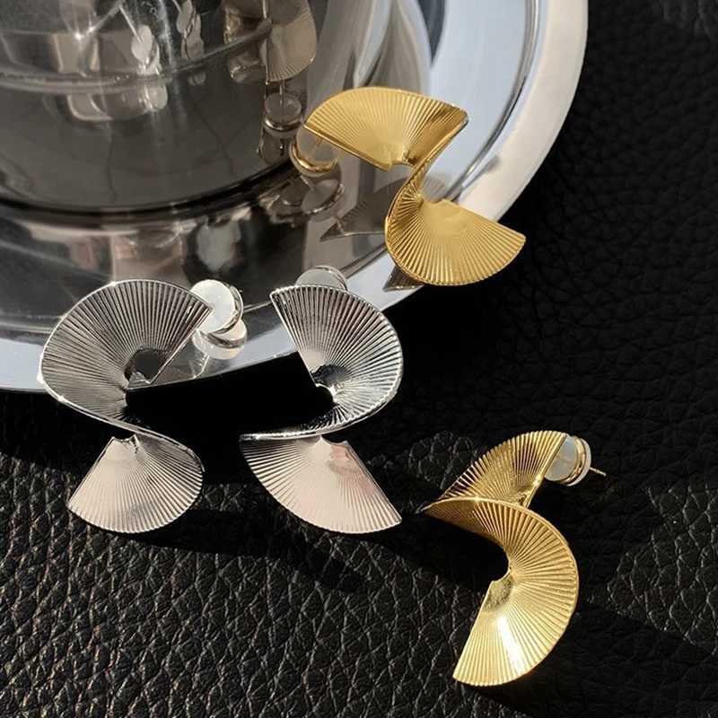Vintage Twisted Spiral Declaration Earrings Suitable for Womens Parties Wedding Temperatures Jewelry Geometry Gold Silver Metal Earrings Y250401