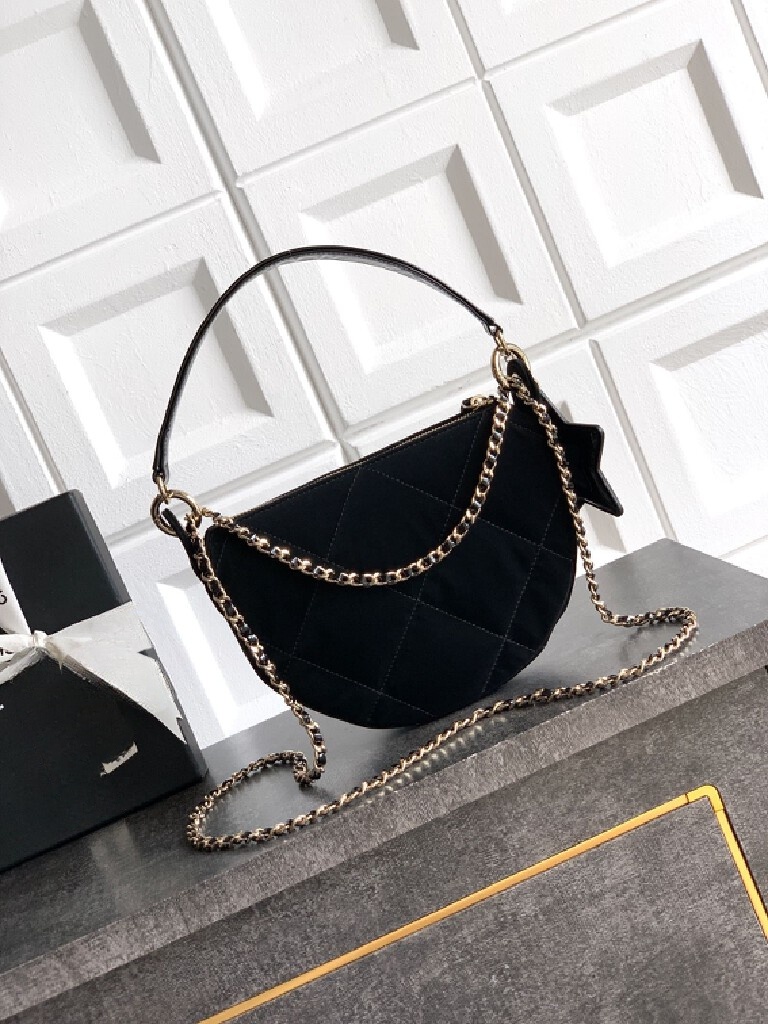 Five-pointed star semi-circular crescent bag, chain bag, fashionable hand-held crossbody single-shoulder bag