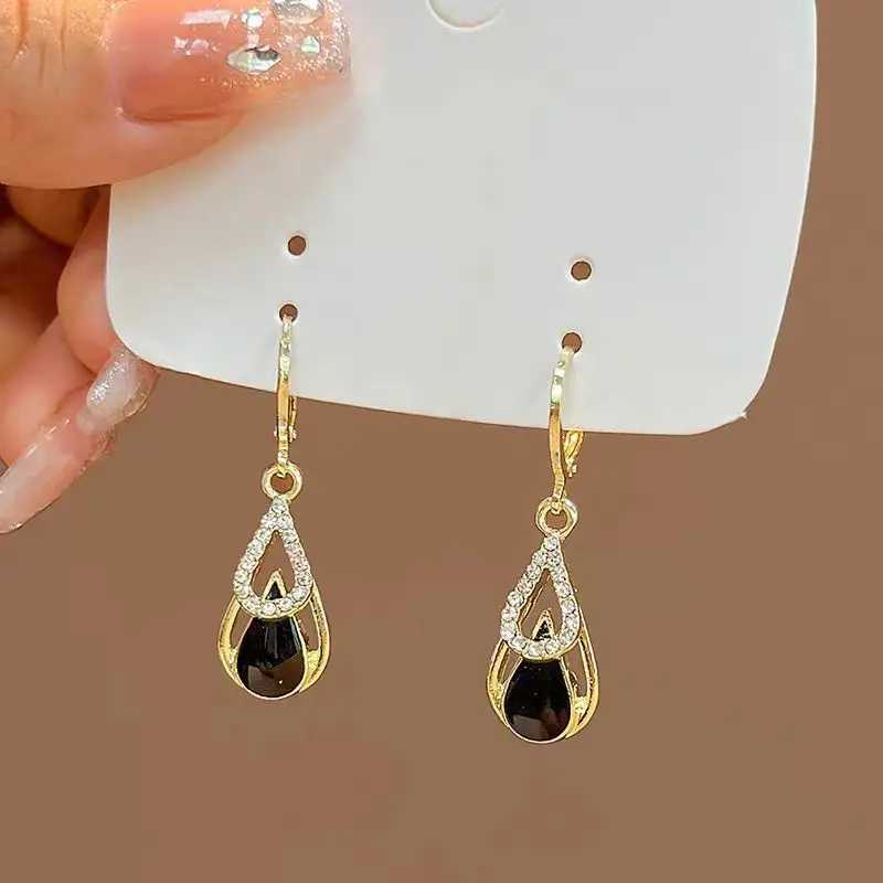 Fashionable rhinestone black enamel oil drop pendant earrings suitable for womens parties gold hollow circular jewelry gift Y250401