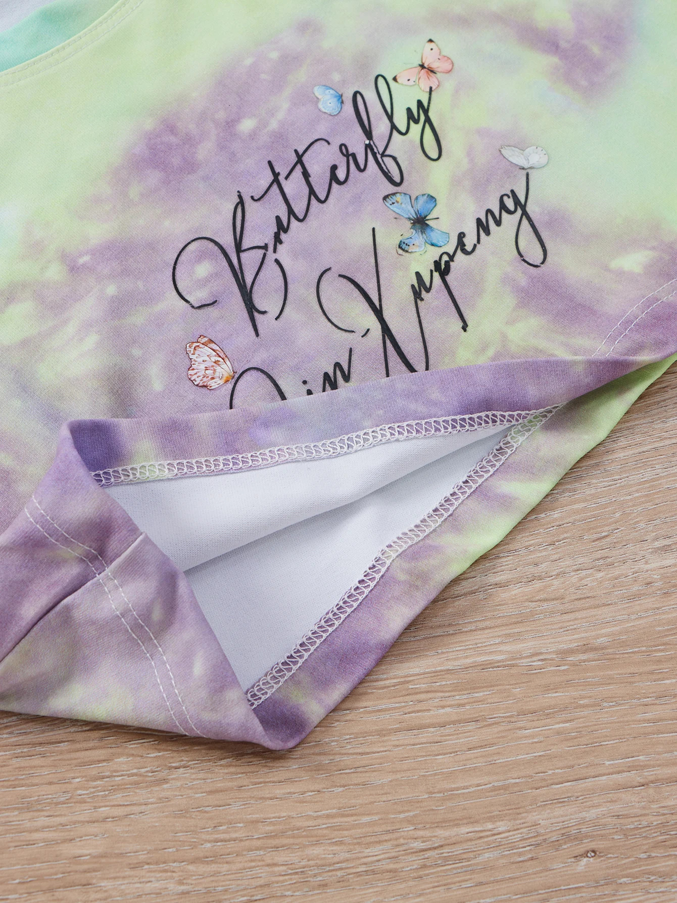 Girl tie dye butterfly pattern Tshirt fashionable and comfortable a fresh choice for summer 250325z