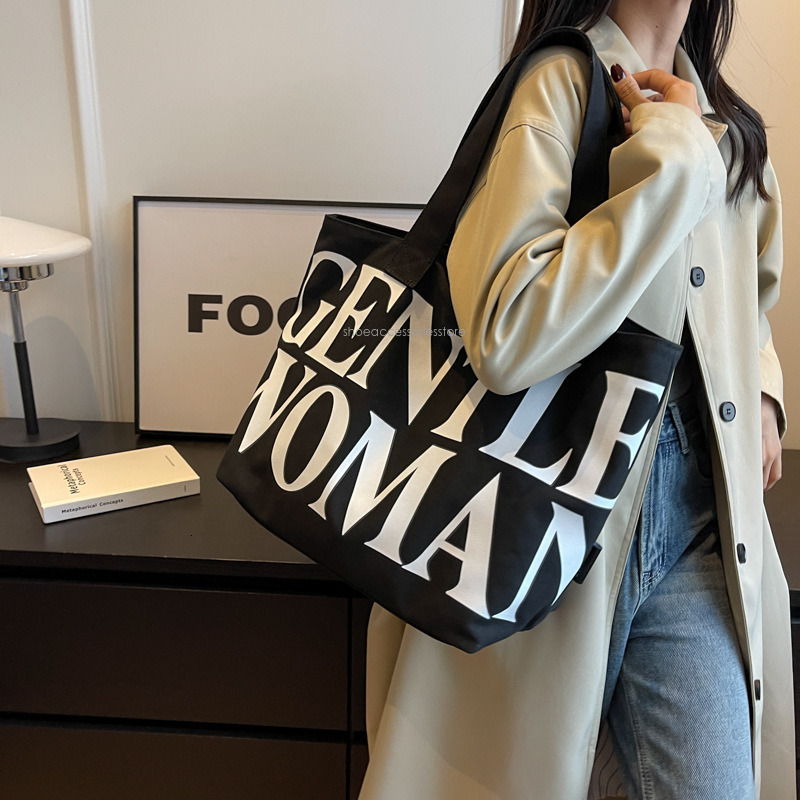 New Free Shipping Designer Bag Thai Gentle Woman Tot Mommy Canvas 2025 New Letter Printed Simple Shoulder Bag Trendy