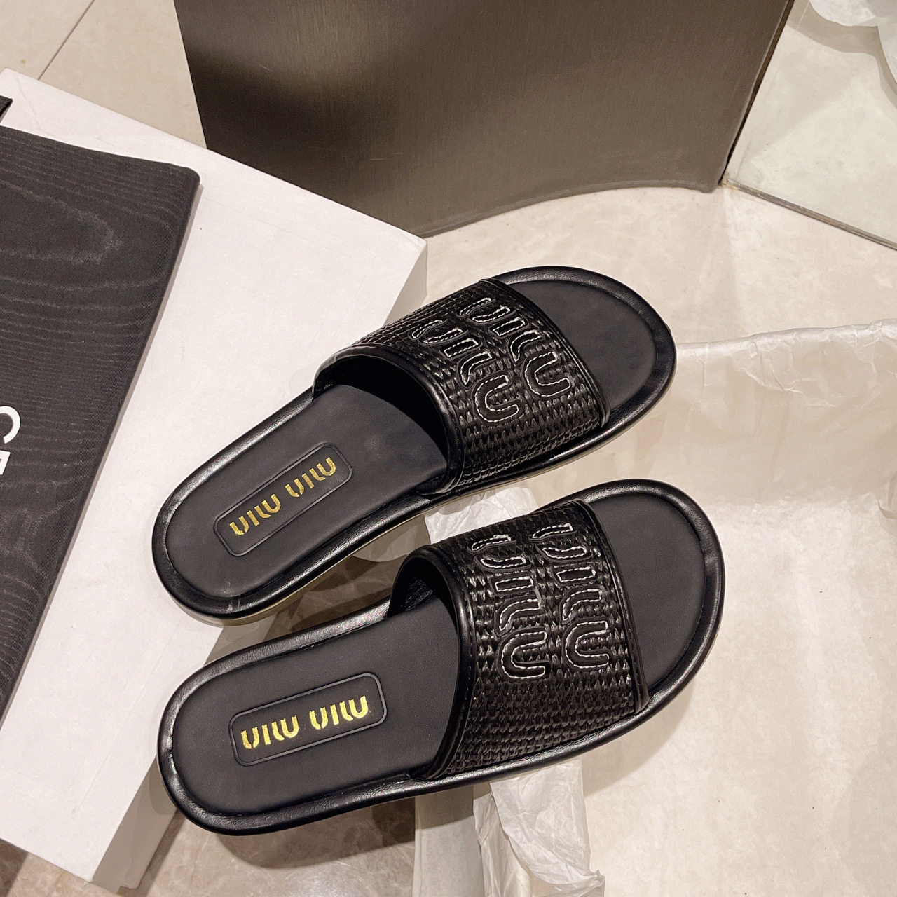 Free shipping designer Slippers for womans flat sandals fashion lady slider Weaving surface summer Slides woman shoes