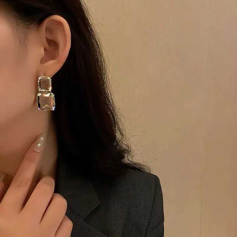 Transparent square glass crystal pendant earrings suitable for Bohemian women fashionable geometric pendant earrings wedding jewelry Y250401