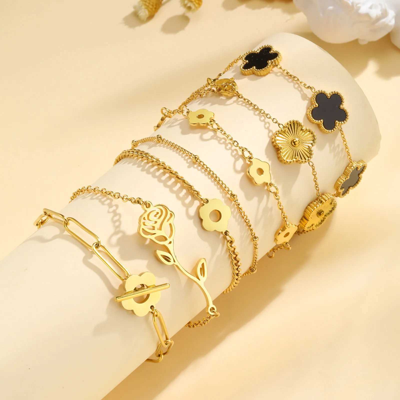 Waterproof flower bracelet stainless steel wristband bracelet womens gift lucky jewelryXJ250402