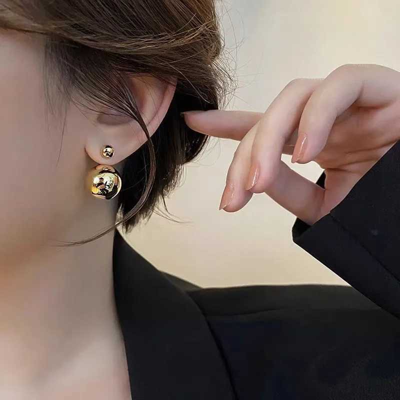 2023 New Arrival Light Luxury Elegant Metal Ball Stud Earrings For Women Fashion Round Jewelry Party Accessories Gifts Y250401