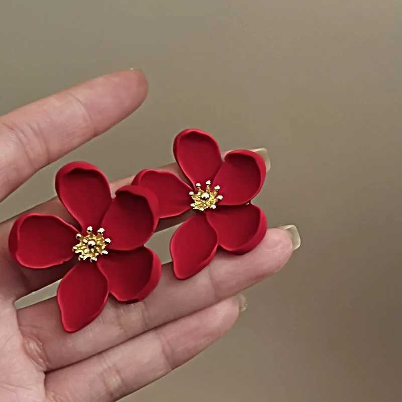 LATS Red White Gold Matte Texture Metal Flower Retro Earrings Suitable for Women and Girls New Design Unique Fashion Jewelry Party Gift Y250401