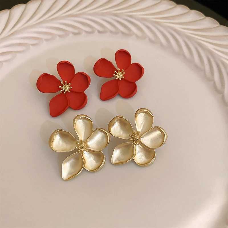 LATS Red White Gold Matte Texture Metal Flower Retro Earrings Suitable for Women and Girls New Design Unique Fashion Jewelry Party Gift Y250401