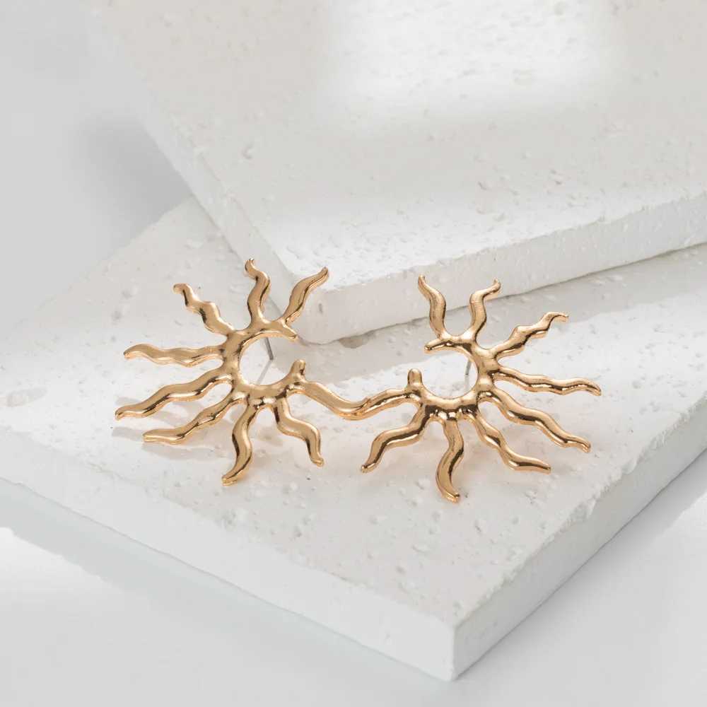 Gold Simple Sun Stud Earrings Exaggerated Big Geometric Statement Earrings for Women Irrogular Personality Fashion Jewelry 2023 Y250401