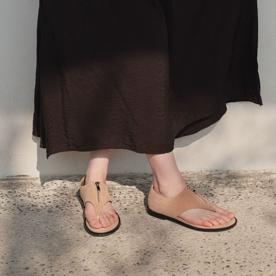 Sheepskin version ~ niche clip-on front zipper back bag flat Roman sandals women's open toe leather herringbone triangle slippers2025