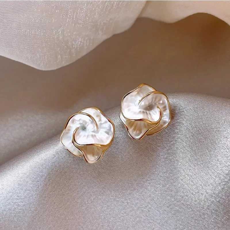 Korean Luxury Fashion Camellia Ins Niche Design Kolden style earrings Y250401