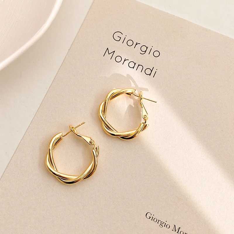 2023 New Arrival Trendy Simple Geometric Twist Hoop Earrings For Women Fashion Gold Color Metal Party Pendiente Y250401