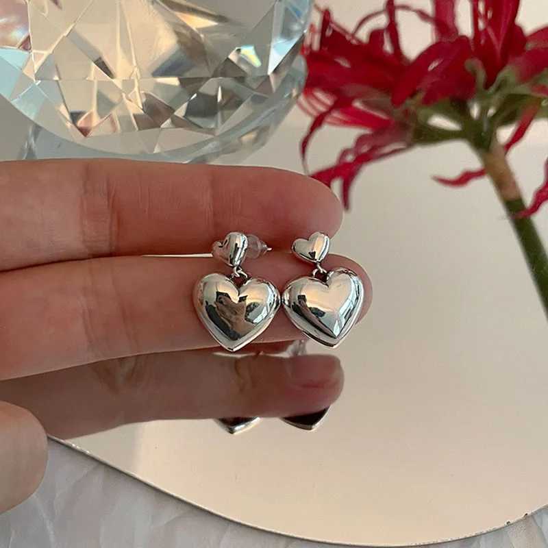FOXANRY Allergy Prevention Silver Colored Stud Earrings Suitable for Womens Summer Trendy Retro Sweet Love Heart Pendant Party Jewelry Y250401