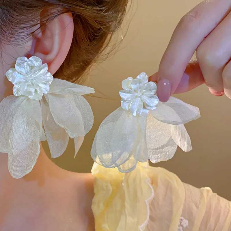 2025 New Arrival Light Luxury Sweet Resin Flower Fabric Tassel Dangle Earrings For Women Fashion Cute Elegant Jewelry Gifts Y250401