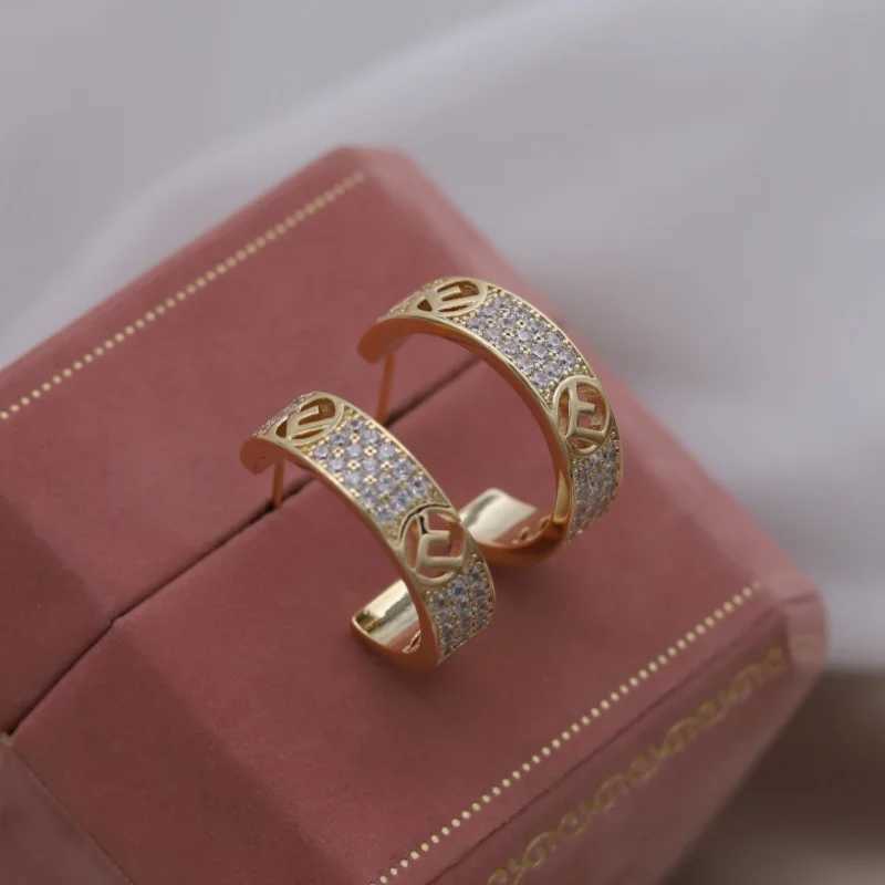 2024 Korean New Design Fashion Jewelry 14K Gold Plated C-shaped Zircon Letter F Earrings Elegant Womens Daily Work Accessories Y250401