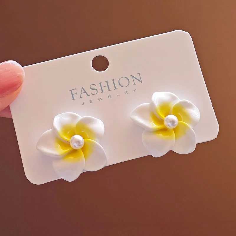 Unique drip tea flower earrings suitable for women exquisite folding petal earrings perforated body jewelry daily jewelry birthday gifts Y250401