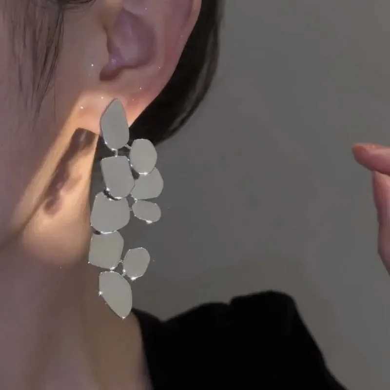 Exaggerated metal irregular pendant earrings for womens fashion silver long leaf pendant earrings for wedding jewelry 2025 Y250401