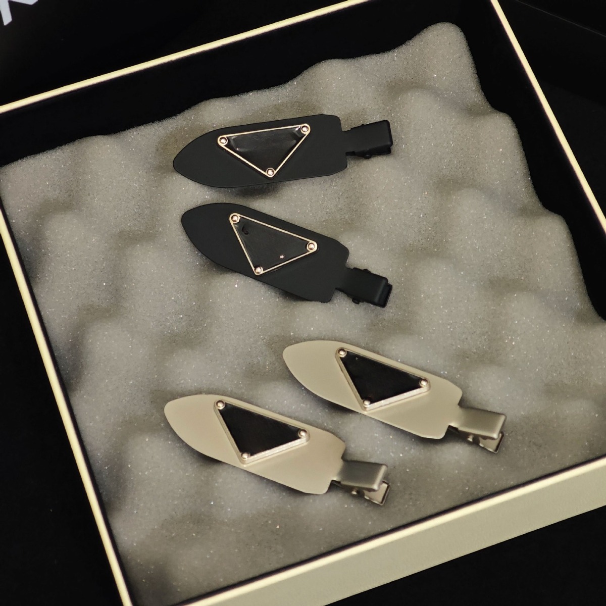 Triangle Logo Designer Hair Clip Black Vintage Luxury Hair Barrettes Autumn New Birthday Love Gifts Girl Hair Jewelry High Quality Duckbill Hair Clip